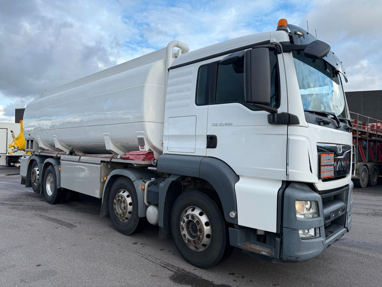 MAN TGS 35.480 8x2*6 Euro 6 23.000 l ADR Tanktruck - Camión cisterna: foto 2 MAN TGS 35.480 8x2*6 Euro 6 23.000 l ADR Tanktruck - Camión cisterna: foto 2