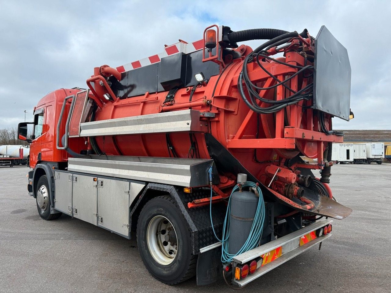 Scania P94/260 4x2 NZ SLS590 Kombi 8.400 l. - Limpieza de alcantarillado: foto 4 Scania P94/260 4x2 NZ SLS590 Kombi 8.400 l. - Limpieza de alcantarillado: foto 4