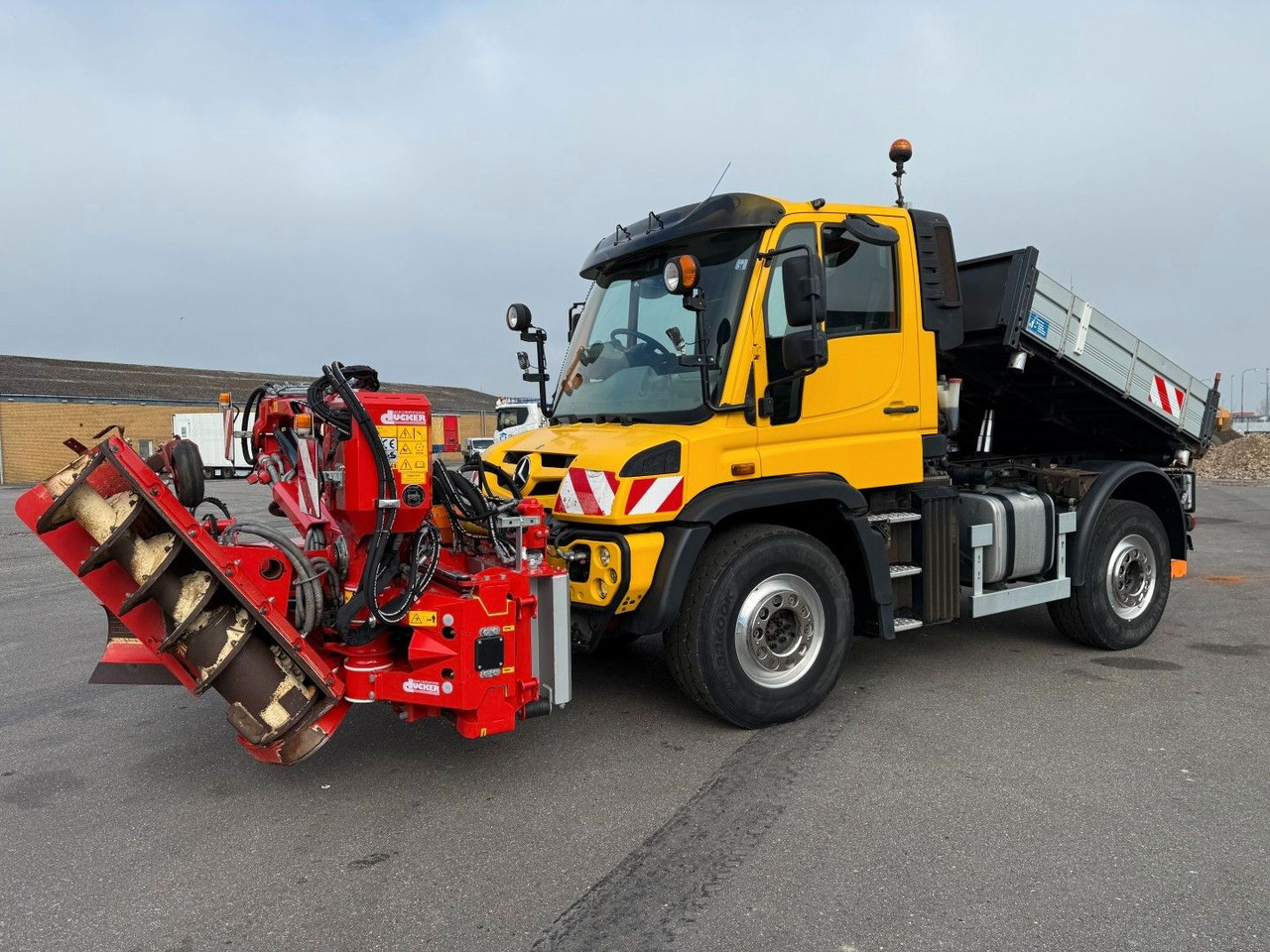 Unimog U427 4x4 Tipper / Kipper / Dücker Fräse BRS 15 - Camión volquete: foto 1 Unimog U427 4x4 Tipper / Kipper / Dücker Fräse BRS 15 - Camión volquete: foto 1