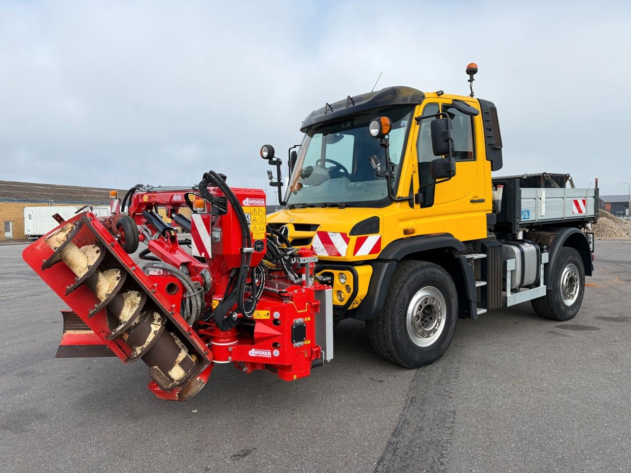 Unimog U427 4x4 Tipper / Kipper / Dücker Fräse BRS 15 - Camión volquete: foto 2 Unimog U427 4x4 Tipper / Kipper / Dücker Fräse BRS 15 - Camión volquete: foto 2