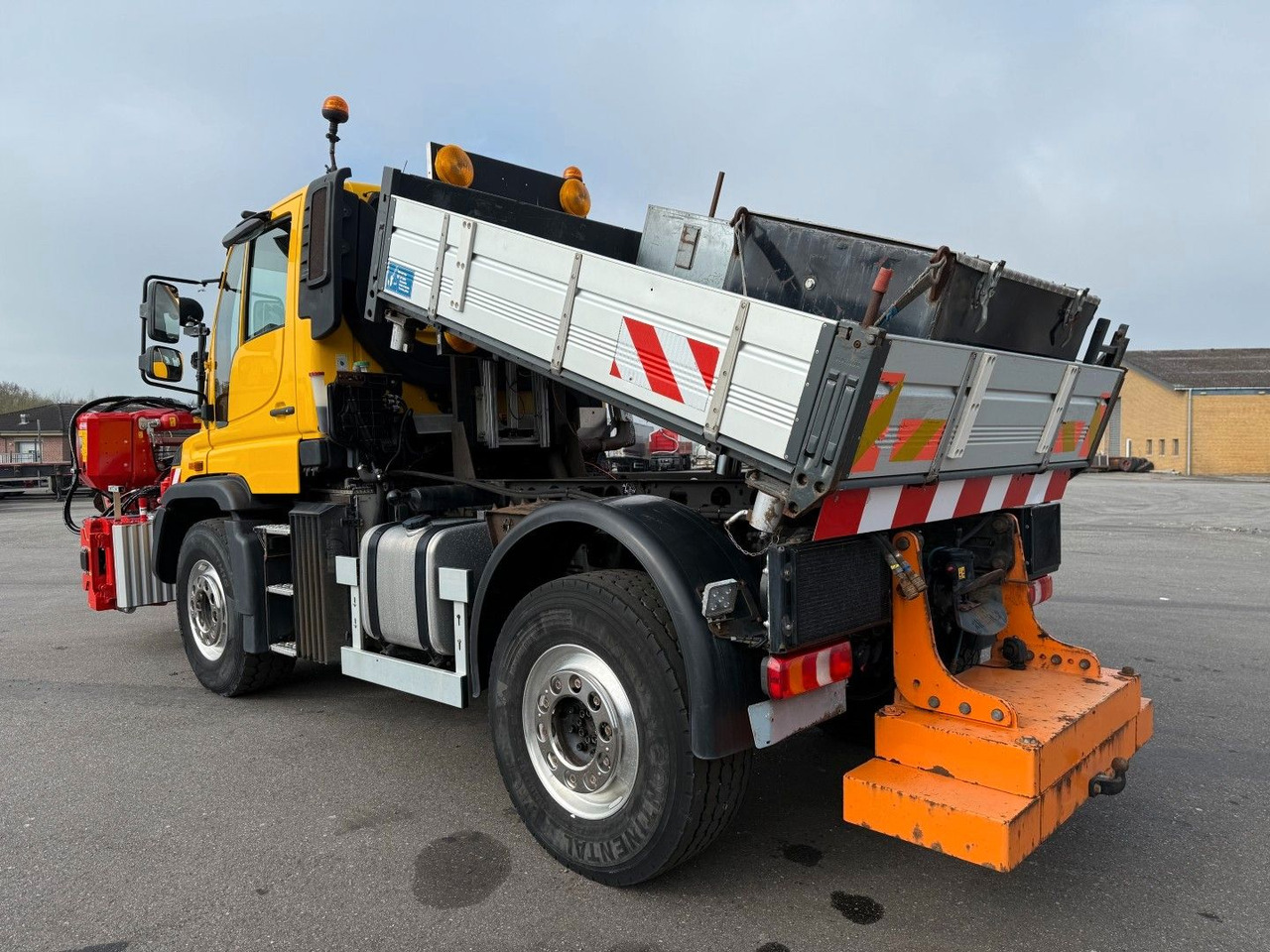 Unimog U427 4x4 Tipper / Kipper / Dücker Fräse BRS 15 - Camión volquete: foto 5 Unimog U427 4x4 Tipper / Kipper / Dücker Fräse BRS 15 - Camión volquete: foto 5
