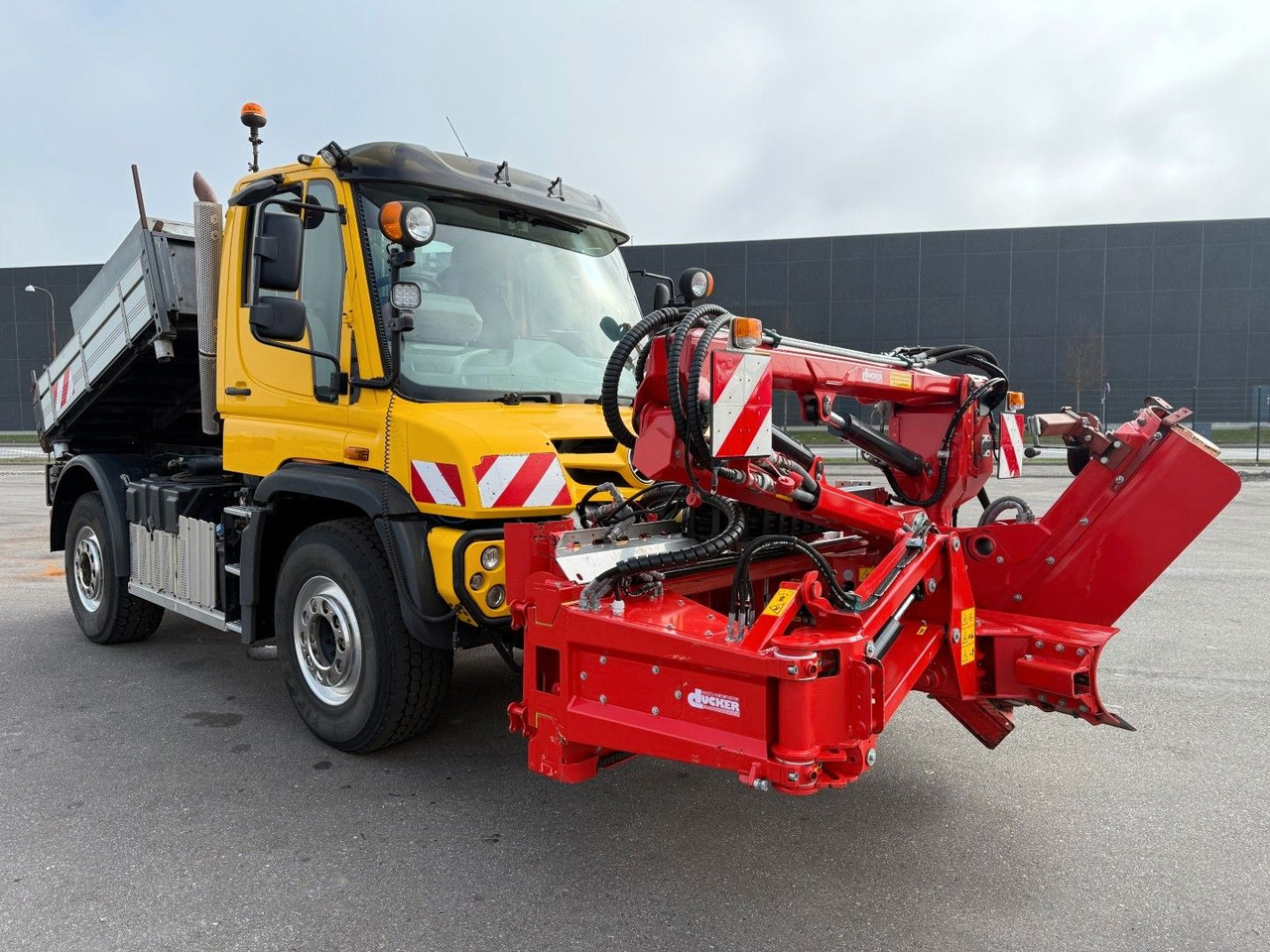 Unimog U427 4x4 Tipper / Kipper / Dücker Fräse BRS 15 - Camión volquete: foto 3 Unimog U427 4x4 Tipper / Kipper / Dücker Fräse BRS 15 - Camión volquete: foto 3