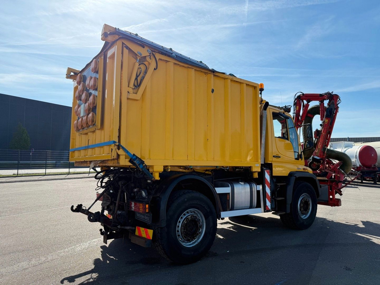 Unimog U500 4x4 / Dücker Kipper / Saug / Mäher MKT 15R - Camión volquete: foto 3 Unimog U500 4x4 / Dücker Kipper / Saug / Mäher MKT 15R - Camión volquete: foto 3