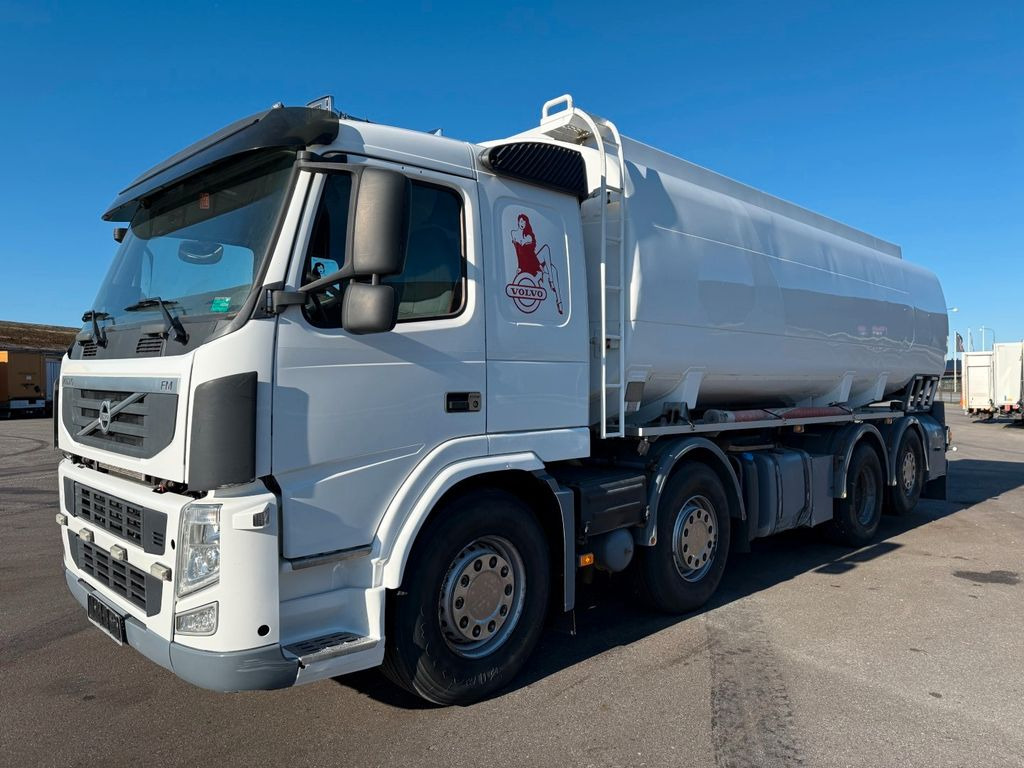 Volvo FM460 8x2*6 24.000 l. ADR Tank Volvo FM460 8x2*6 24.000 l. ADR Tanktruck - Camión cisterna: foto 1 Volvo FM460 8x2*6 24.000 l. ADR Tank Volvo FM460 8x2*6 24.000 l. ADR Tanktruck - Camión cisterna: foto 1