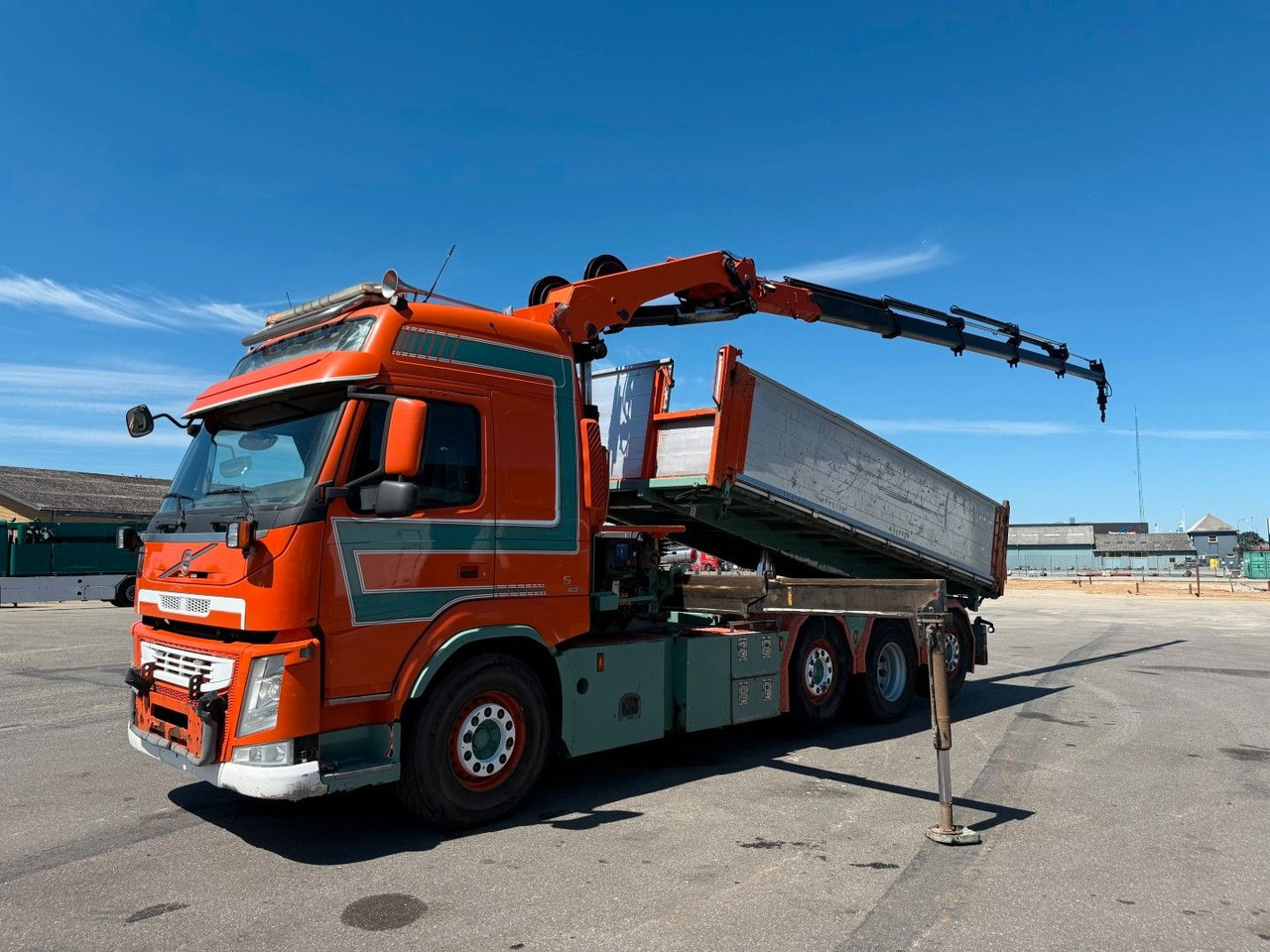 Volvo FM500 8x2*6 Crane HMF 2620 K5 Pendel Tipper - Camión grúa: foto 1 Volvo FM500 8x2*6 Crane HMF 2620 K5 Pendel Tipper - Camión grúa: foto 1