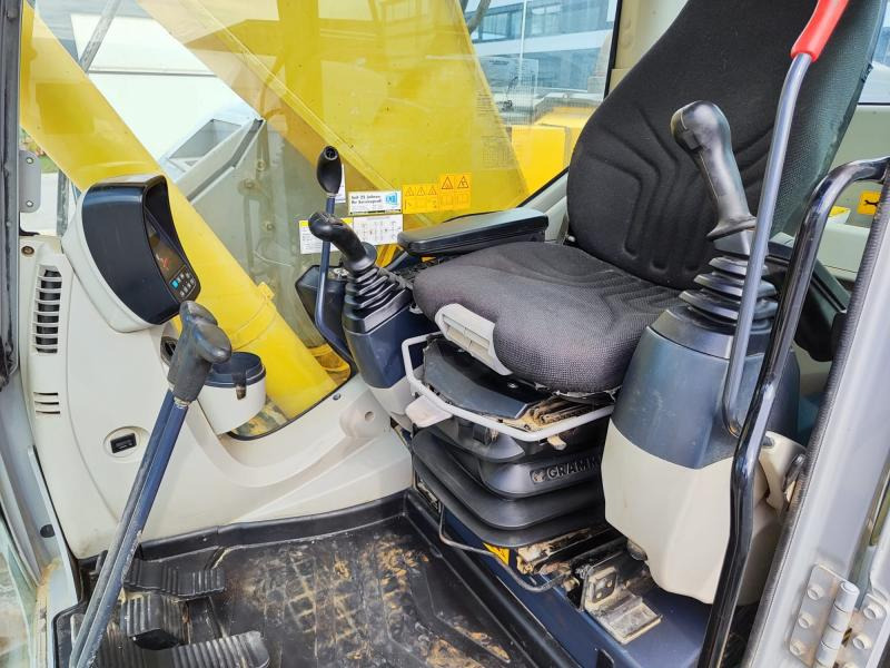 New Holland E235B SR-2 - Excavadora de cadenas: foto 5 New Holland E235B SR-2 - Excavadora de cadenas: foto 5