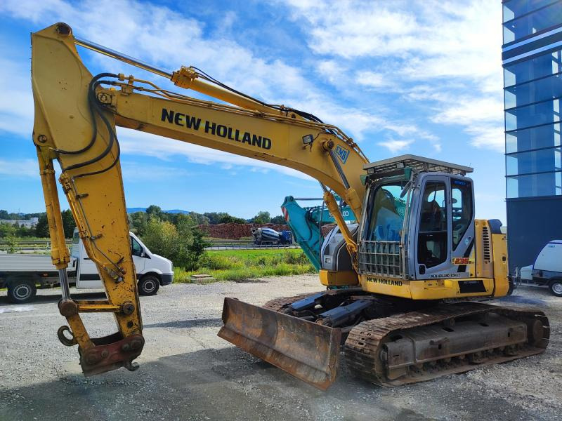 New Holland E235B SR-2 - Excavadora de cadenas: foto 2 New Holland E235B SR-2 - Excavadora de cadenas: foto 2