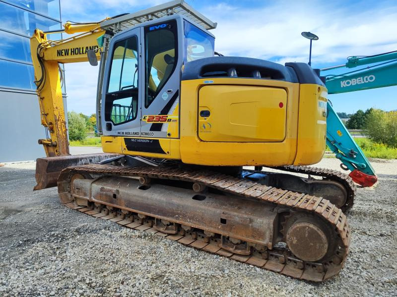 New Holland E235B SR-2 - Excavadora de cadenas: foto 1 New Holland E235B SR-2 - Excavadora de cadenas: foto 1