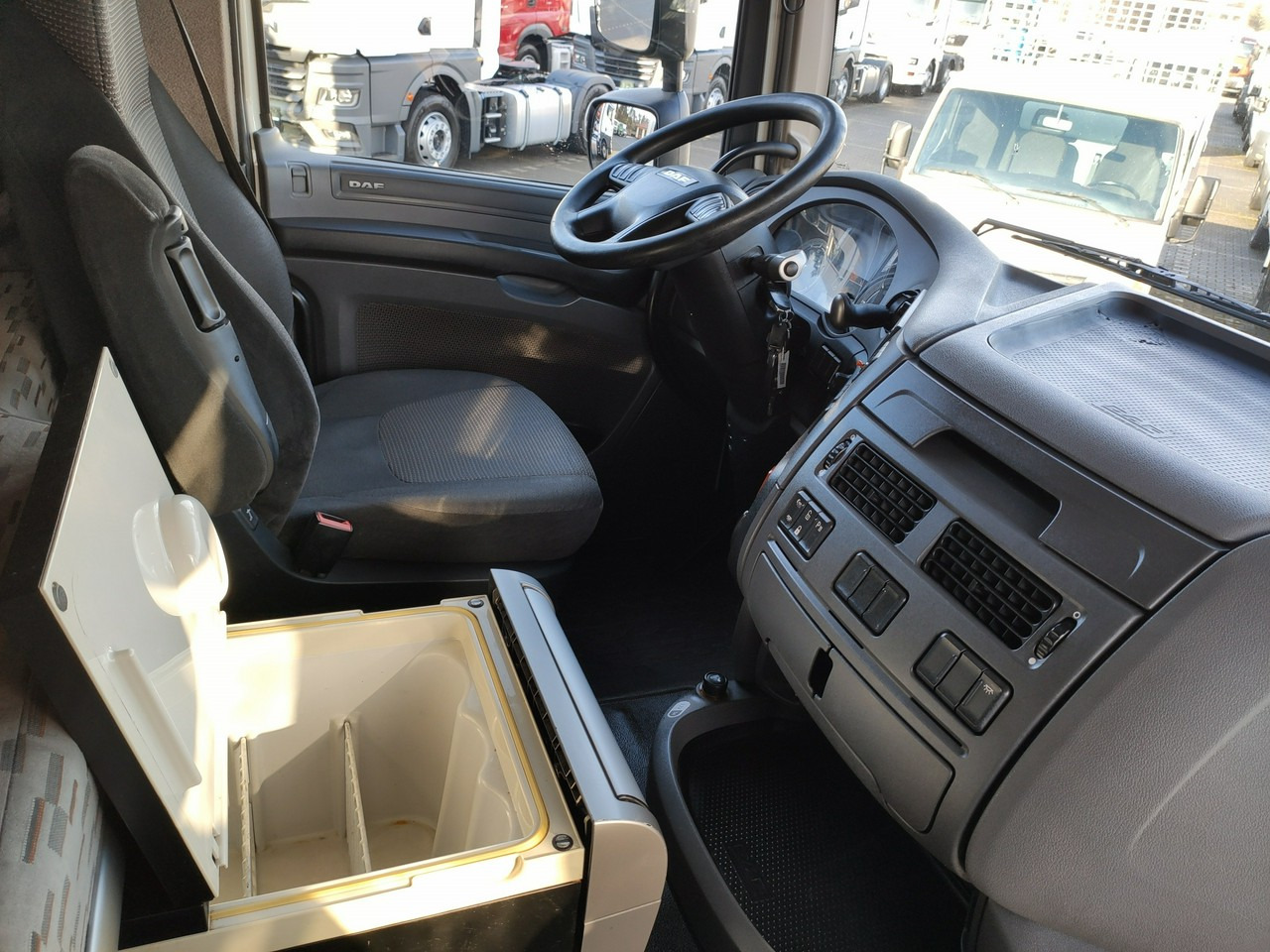 Cabeza tractora DAF XF 106.460 Euro 6 LowDeck Mega: foto 19