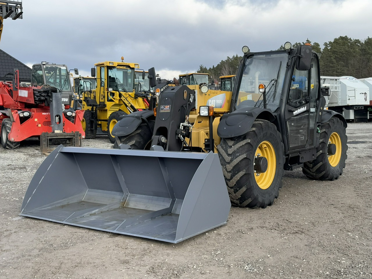 Caterpillar TH337C - Manipulador telescópico: foto 2 Caterpillar TH337C - Manipulador telescópico: foto 2