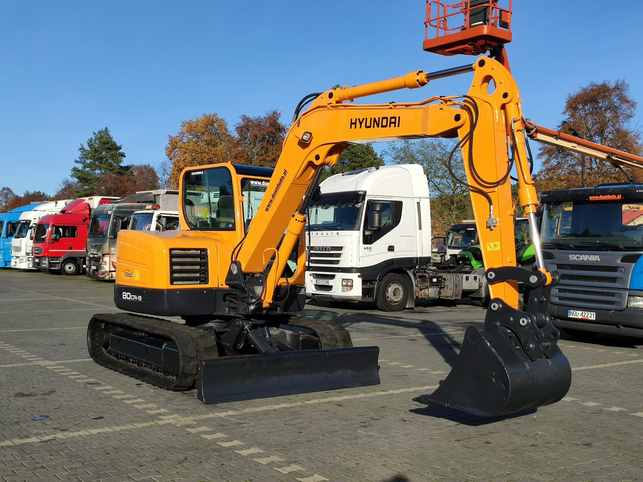 Hyundai ROBEX 80CR-9 2013r 8,3 tony - Excavadora de cadenas: foto 1 Hyundai ROBEX 80CR-9 2013r 8,3 tony - Excavadora de cadenas: foto 1