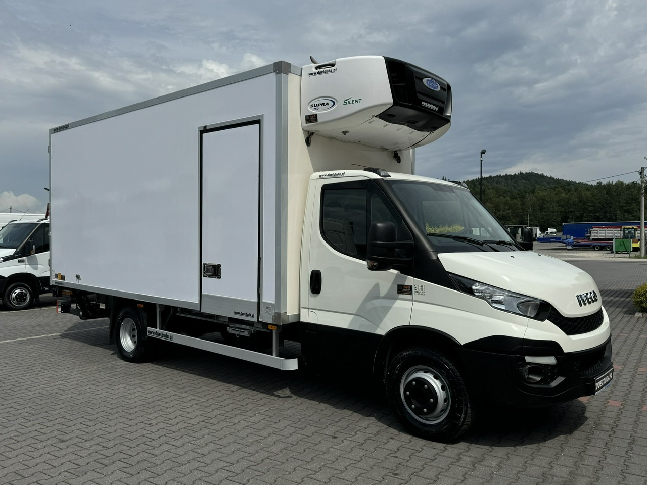 Iveco Daily 70C17 Mroźnia Agregat Carrier Supra 750 10-Palet + Winda - Furgoneta frigorifica: foto 2 Iveco Daily 70C17 Mroźnia Agregat Carrier Supra 750 10-Palet + Winda - Furgoneta frigorifica: foto 2