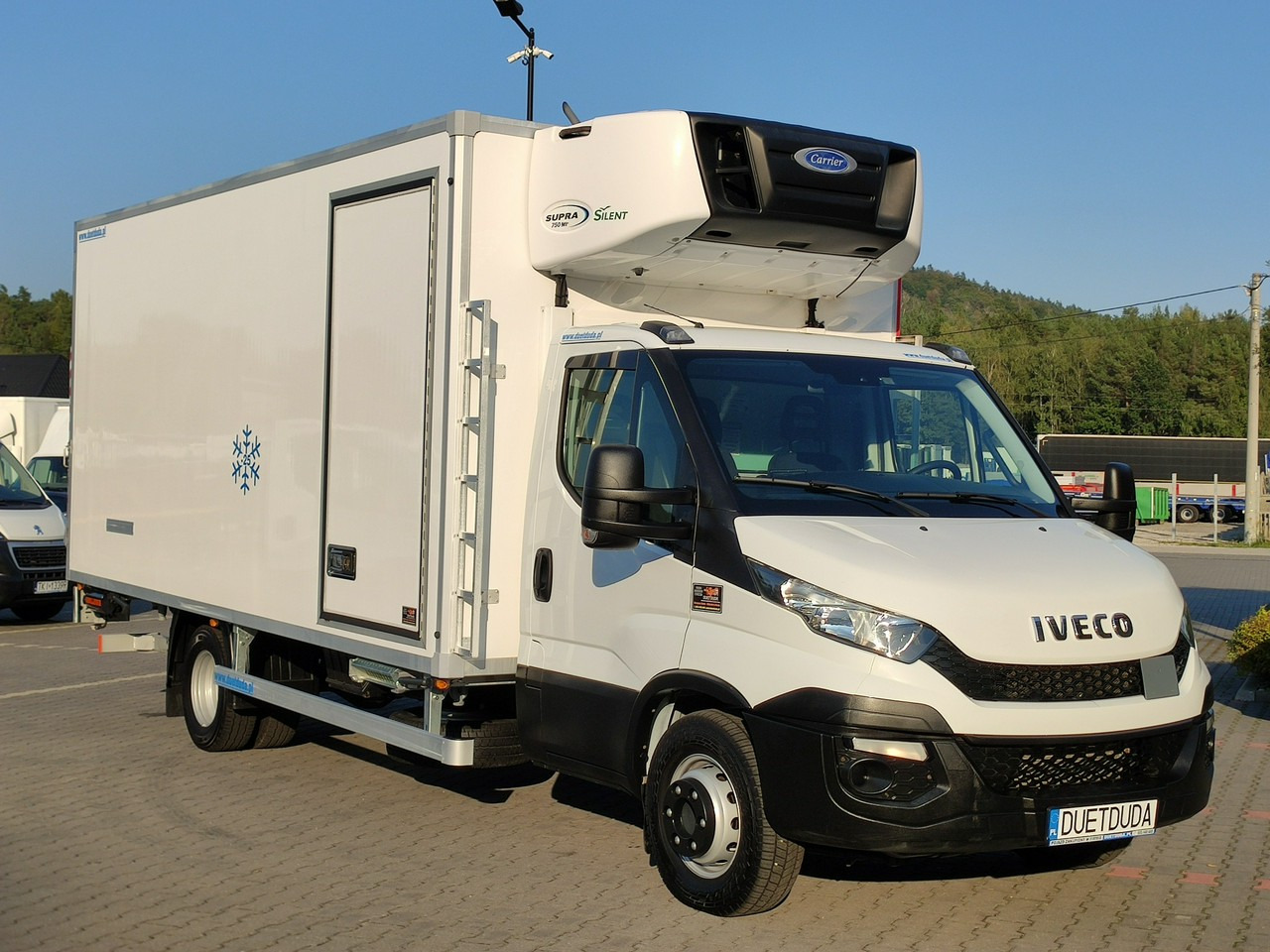 Iveco Daily 70C17 Mroźnia Ściana Grodziowa Multitemperatura - Furgoneta frigorifica: foto 2 Iveco Daily 70C17 Mroźnia Ściana Grodziowa Multitemperatura - Furgoneta frigorifica: foto 2