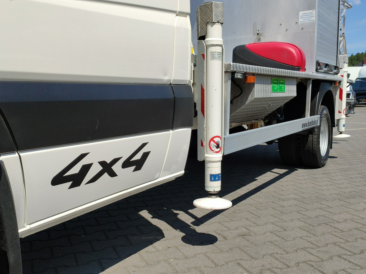 Iveco Volkswagen Crafter 4x4 Zwyżka 21m Palfinger P210BK JIP-Ogon udt - Camión con plataforma elevadora: foto 4 Iveco Volkswagen Crafter 4x4 Zwyżka 21m Palfinger P210BK JIP-Ogon udt - Camión con plataforma elevadora: foto 4