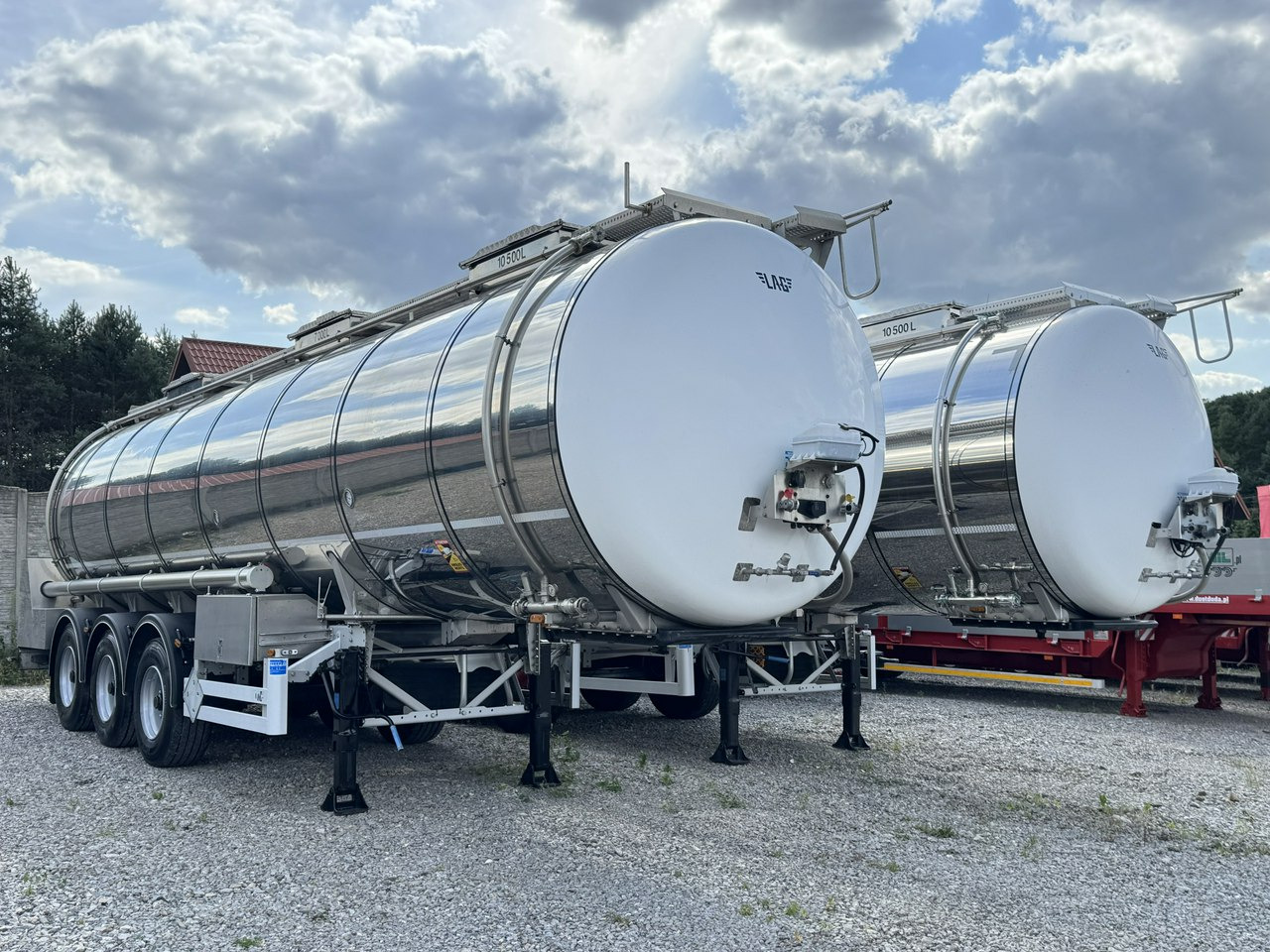 Lag Spożywcza Magyar Izolowana Webasto Pompa Elektryczna do Zrzutu - Semirremolque cisterna: foto 1 Lag Spożywcza Magyar Izolowana Webasto Pompa Elektryczna do Zrzutu - Semirremolque cisterna: foto 1
