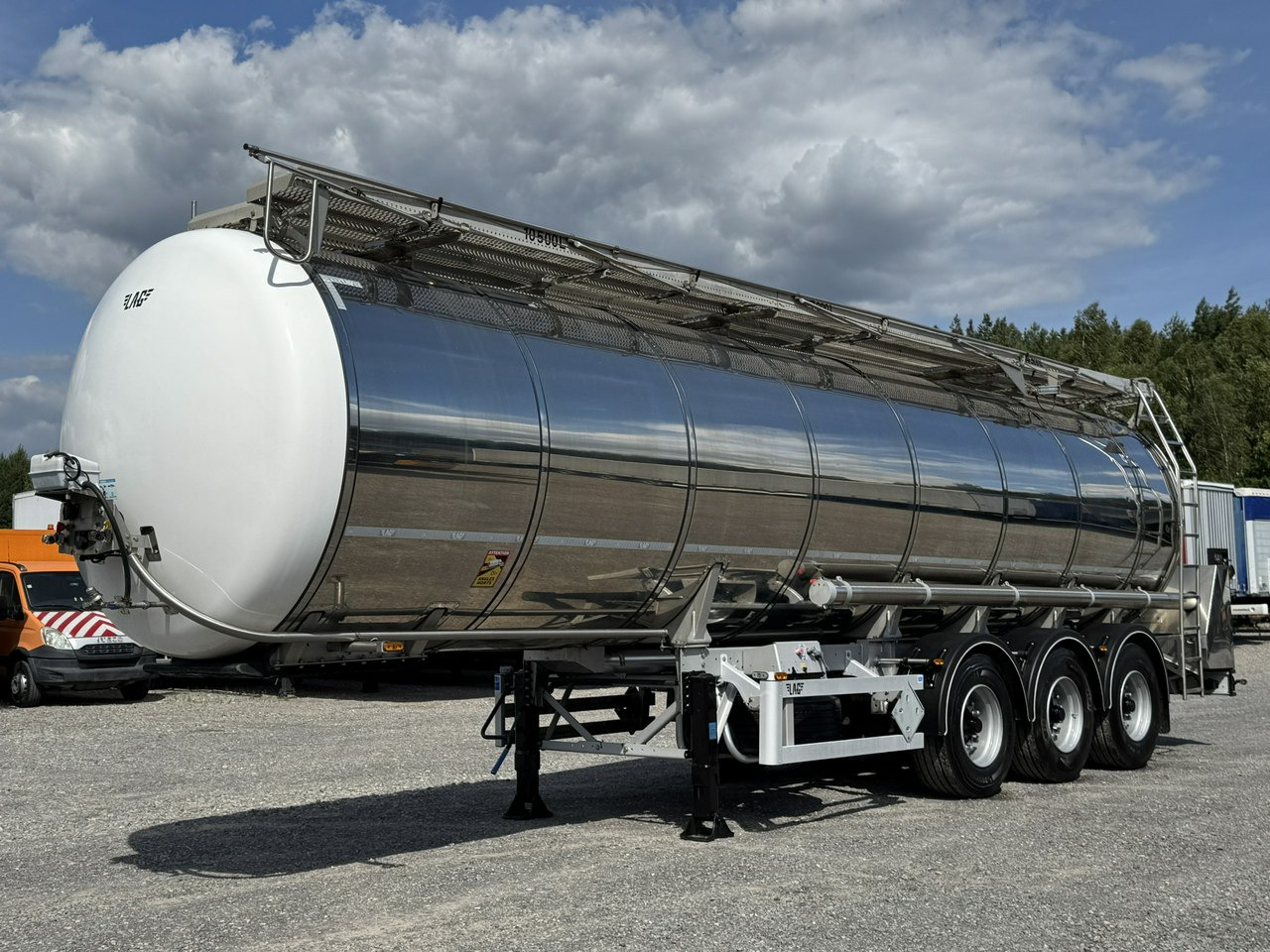 Lag Spożywcza Magyar Izolowana Webasto Pompa Elektryczna do Zrzutu - Semirremolque cisterna: foto 4 Lag Spożywcza Magyar Izolowana Webasto Pompa Elektryczna do Zrzutu - Semirremolque cisterna: foto 4