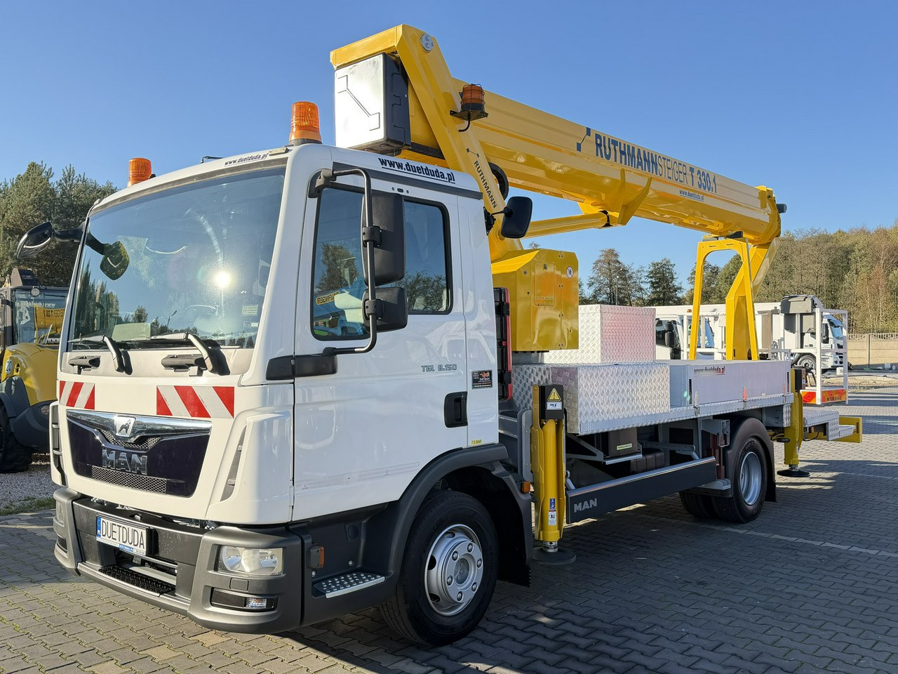 MAN TGL 7.150 Zwyżka Ruthmann T330 33-Metry w bok 21m Mały przebieg - Camión con plataforma elevadora: foto 4 MAN TGL 7.150 Zwyżka Ruthmann T330 33-Metry w bok 21m Mały przebieg - Camión con plataforma elevadora: foto 4