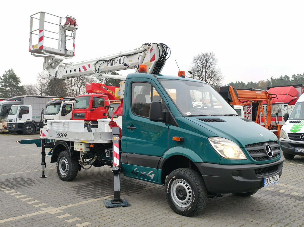 Mercedes Sprinter - Camión con plataforma elevadora: foto 3 Mercedes Sprinter - Camión con plataforma elevadora: foto 3