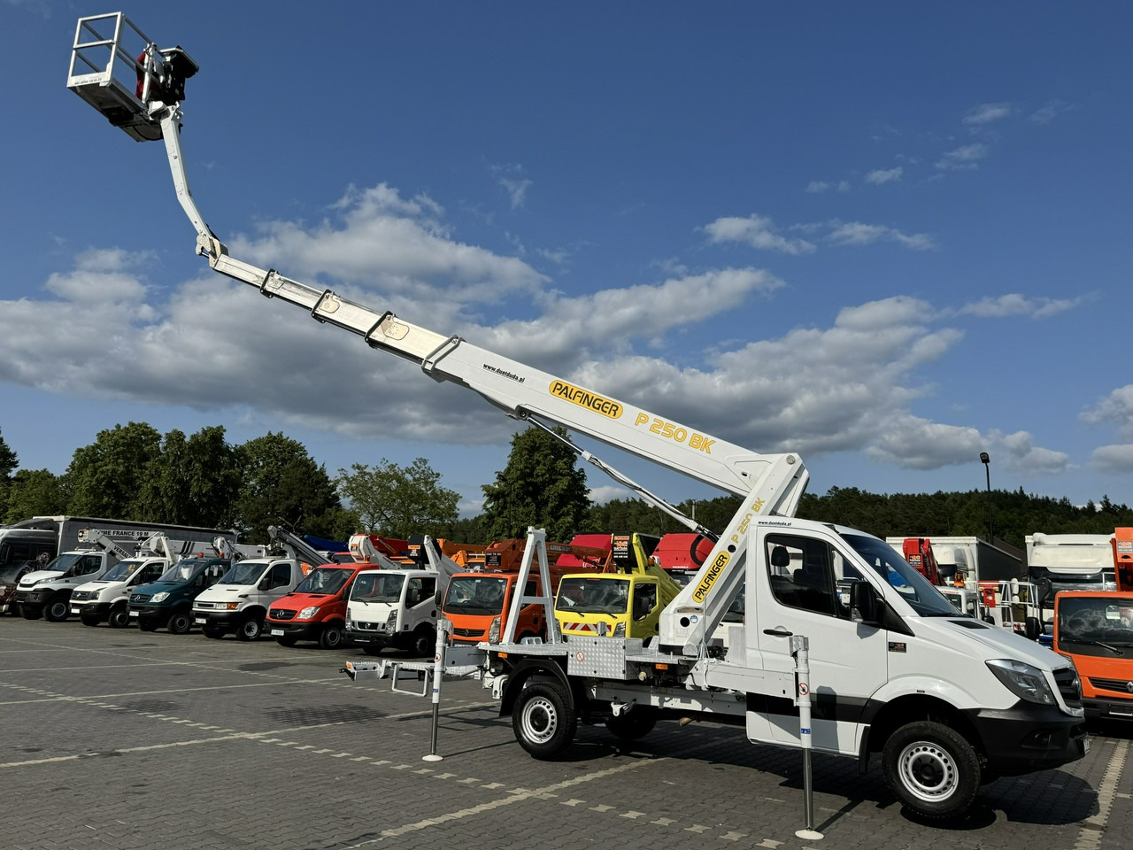 Mercedes Sprinter - Camión con plataforma elevadora: foto 5 Mercedes Sprinter - Camión con plataforma elevadora: foto 5