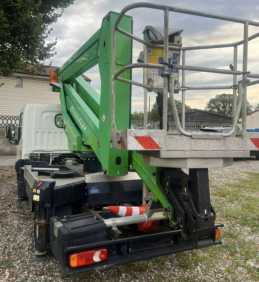 Nissan Cabstar Zwyżka Podmośnik Koszowy PALFINGER P240 AXE UDT - Camión con plataforma elevadora: foto 3 Nissan Cabstar Zwyżka Podmośnik Koszowy PALFINGER P240 AXE UDT - Camión con plataforma elevadora: foto 3