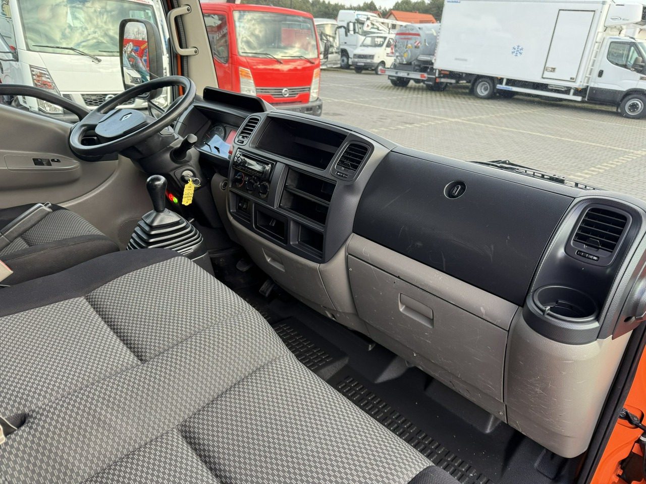 Camión con plataforma elevadora Renault Maxity: foto 28