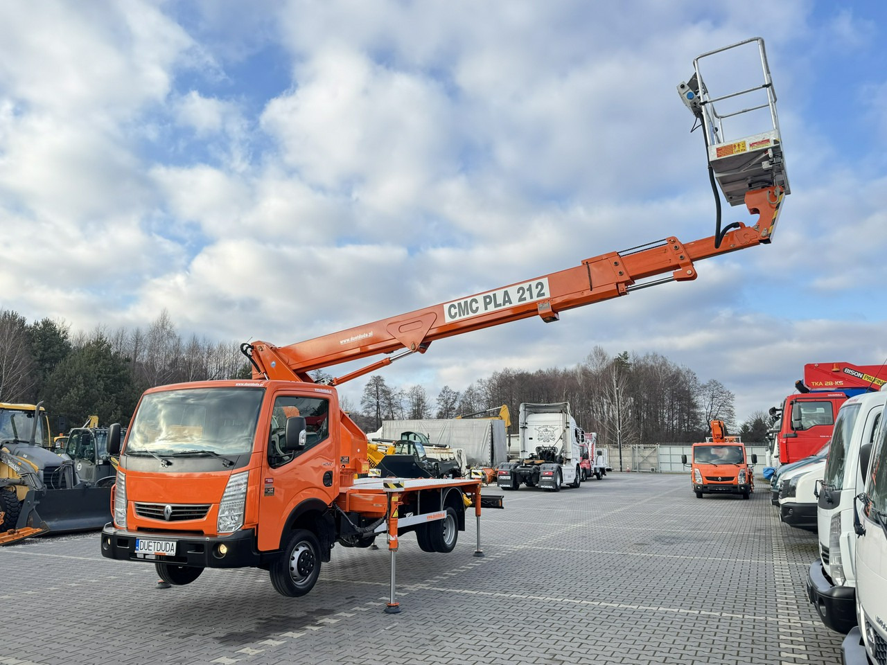 Camión con plataforma elevadora Renault Maxity: foto 6