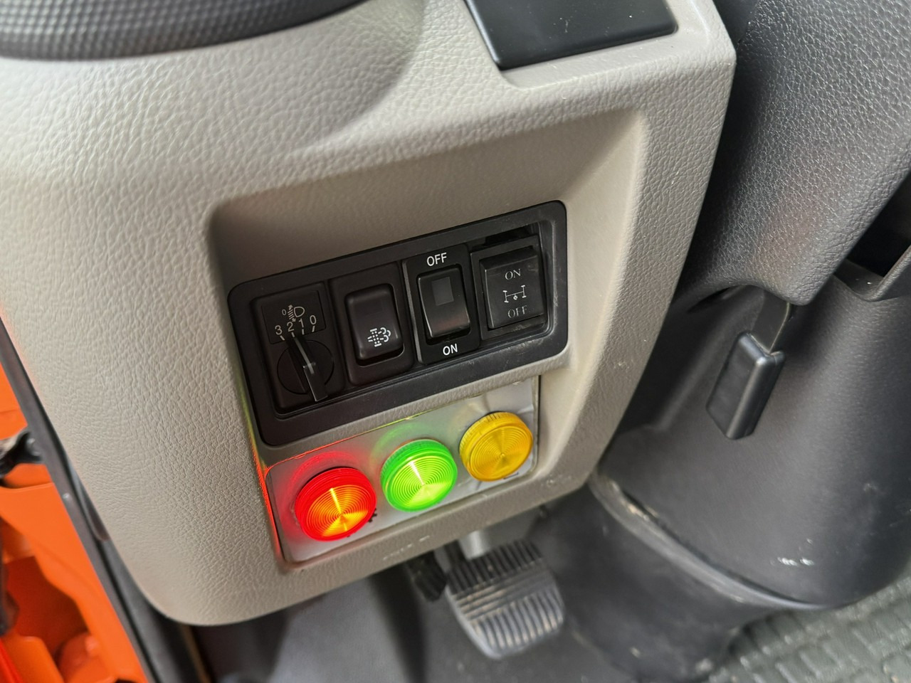 Camión con plataforma elevadora Renault Maxity: foto 24
