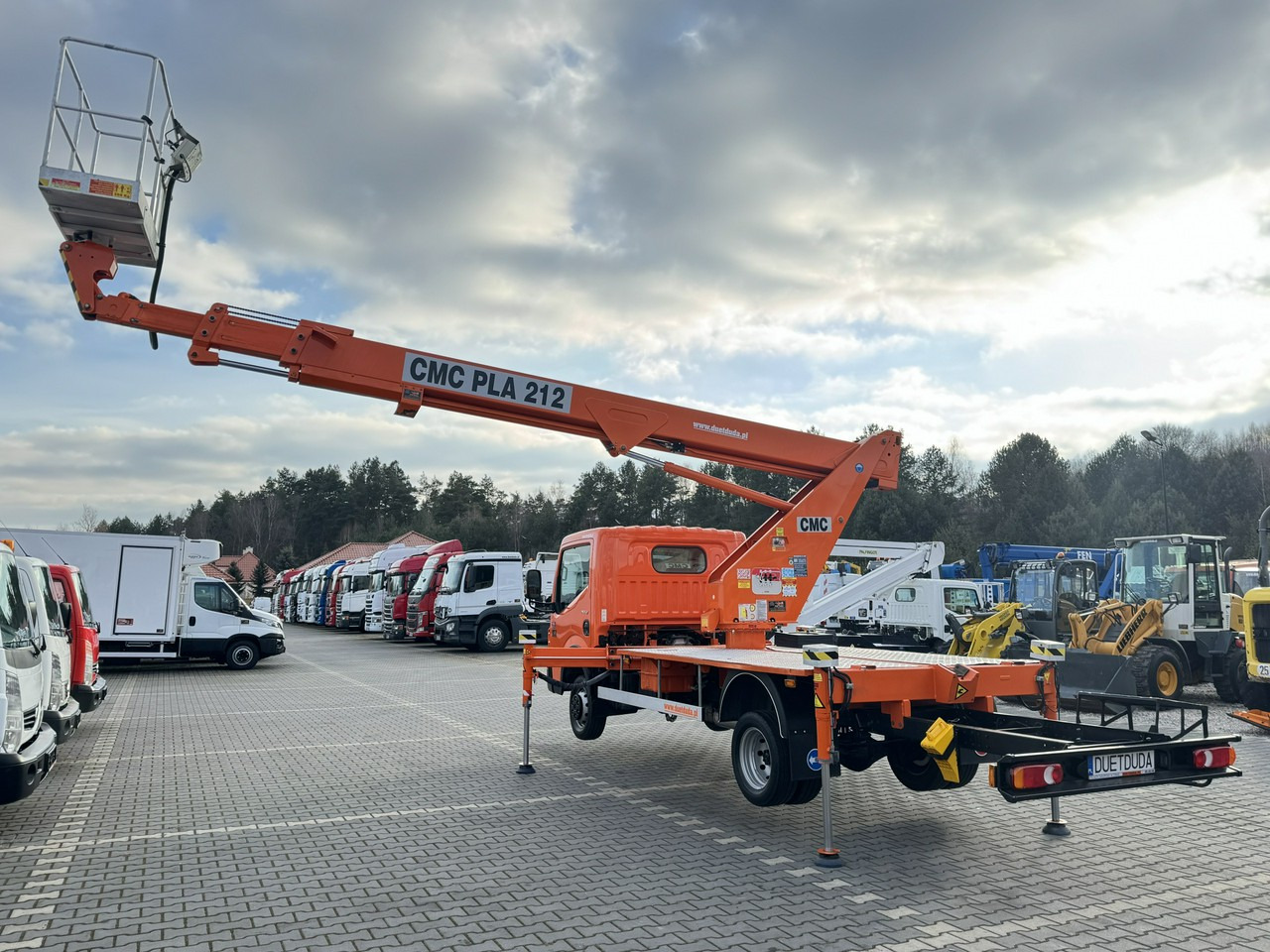 Camión con plataforma elevadora Renault Maxity: foto 16