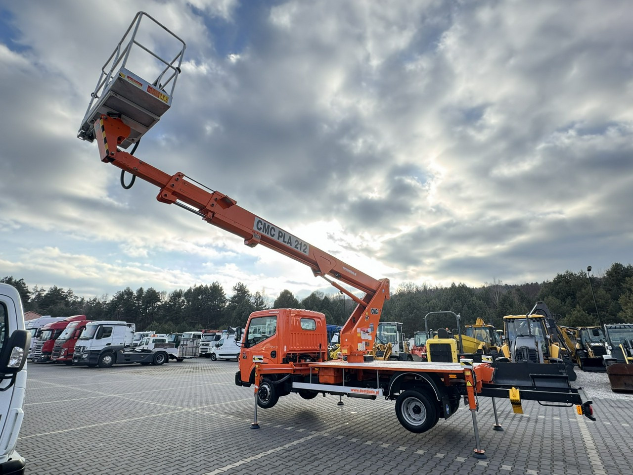 Camión con plataforma elevadora Renault Maxity: foto 13