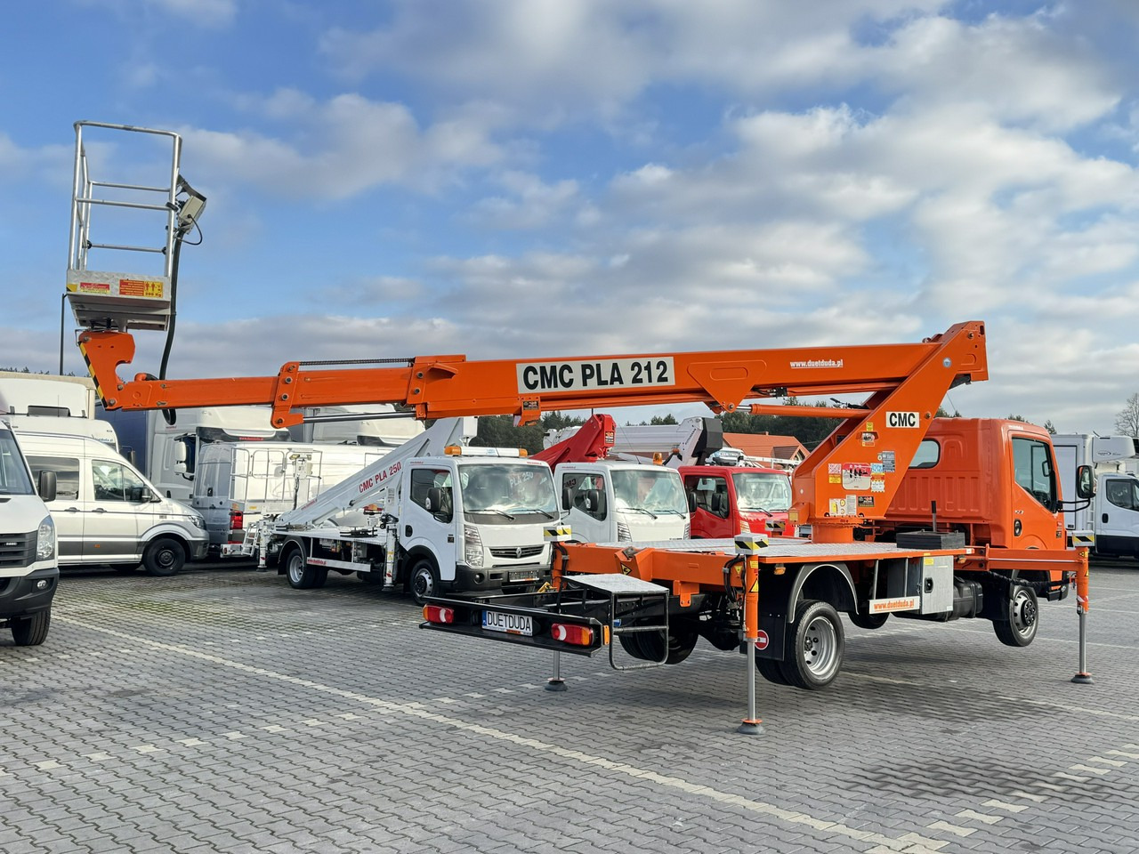 Camión con plataforma elevadora Renault Maxity: foto 17
