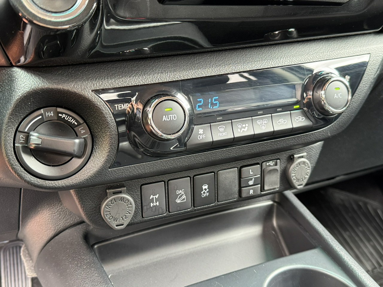 Pick-up Toyota Hilux: foto 31