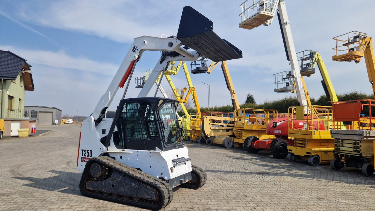 Minicargadora de cadenas BOBCAT T 250: foto 7