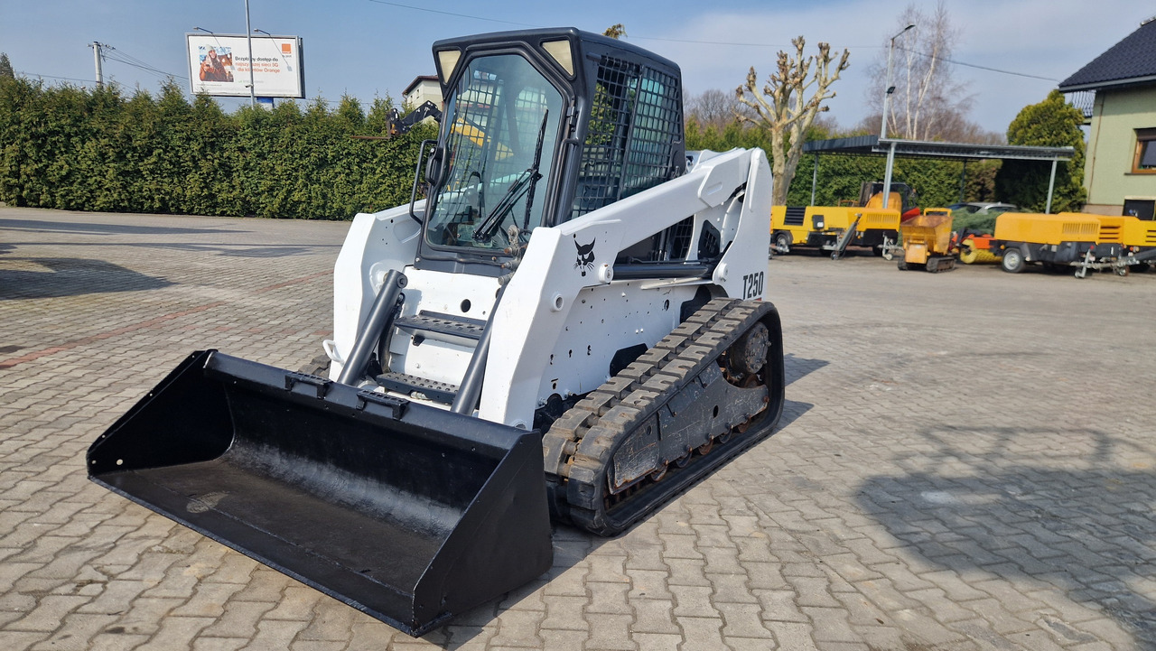 Minicargadora de cadenas BOBCAT T 250: foto 5