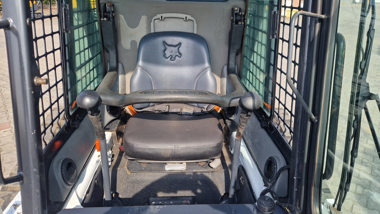 Minicargadora de cadenas BOBCAT T 250: foto 9