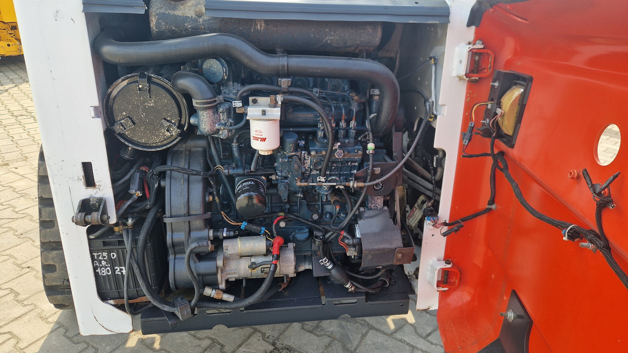 Minicargadora de cadenas BOBCAT T 250: foto 8