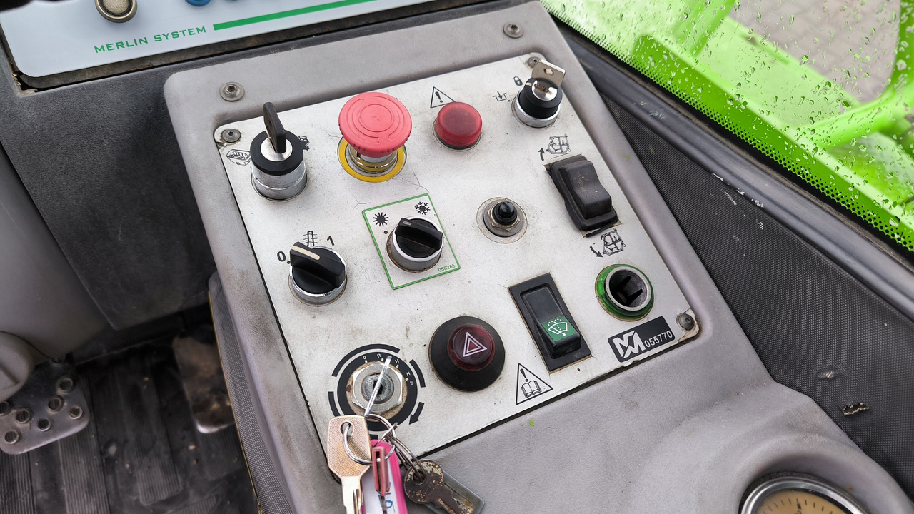 Cargadora de ruedas telescópica MERLO ROTO 45.21 MCSS: foto 8 Cargadora de ruedas telescópica MERLO ROTO 45.21 MCSS: foto 8