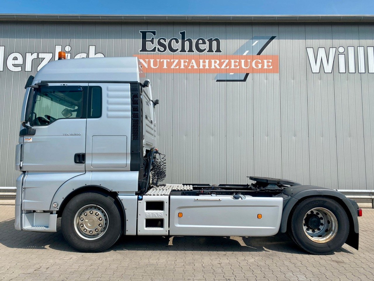 MAN TGX 18.500 BLS | XLX*ACC*Navi*Retarder*2x Tank - Cabeza tractora: foto 2 MAN TGX 18.500 BLS | XLX*ACC*Navi*Retarder*2x Tank - Cabeza tractora: foto 2