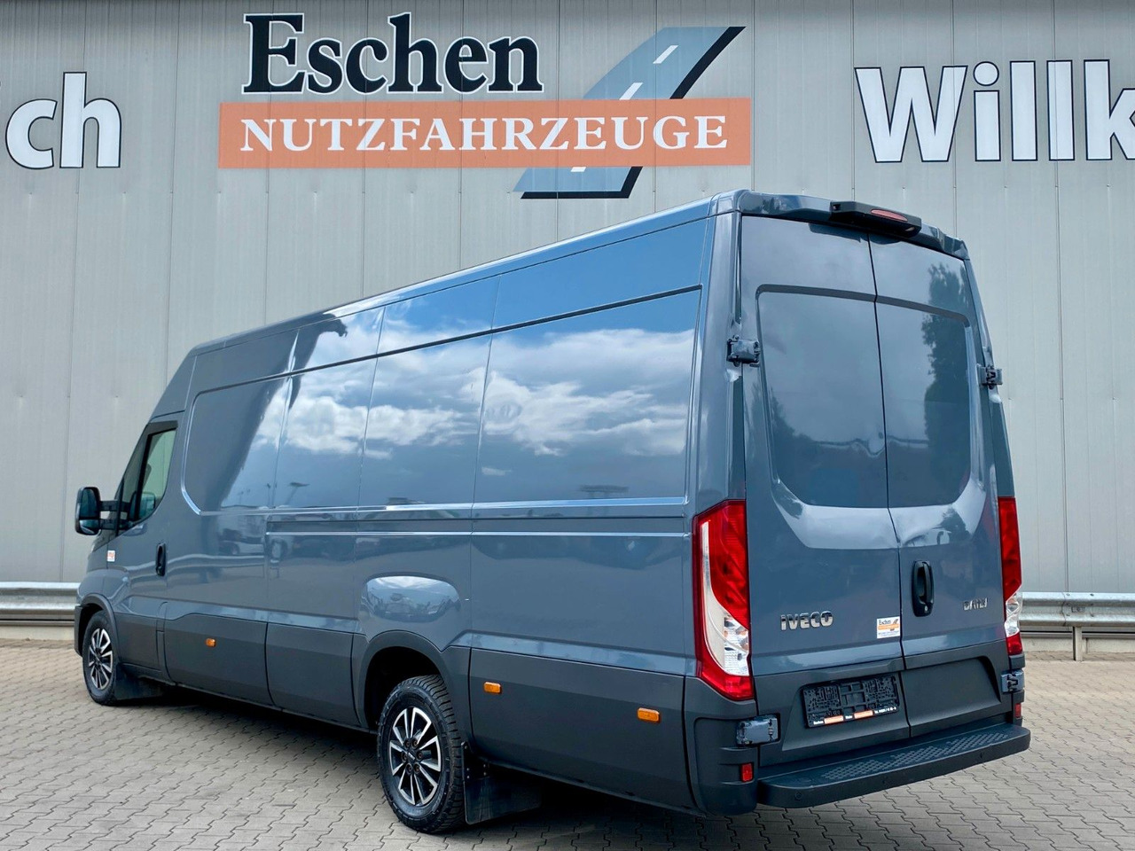 Iveco 35 S 16 Daily | Schiebetür*Kamera*Navi*AC*1.Hand - Furgoneta de pasajeros: foto 3 Iveco 35 S 16 Daily | Schiebetür*Kamera*Navi*AC*1.Hand - Furgoneta de pasajeros: foto 3