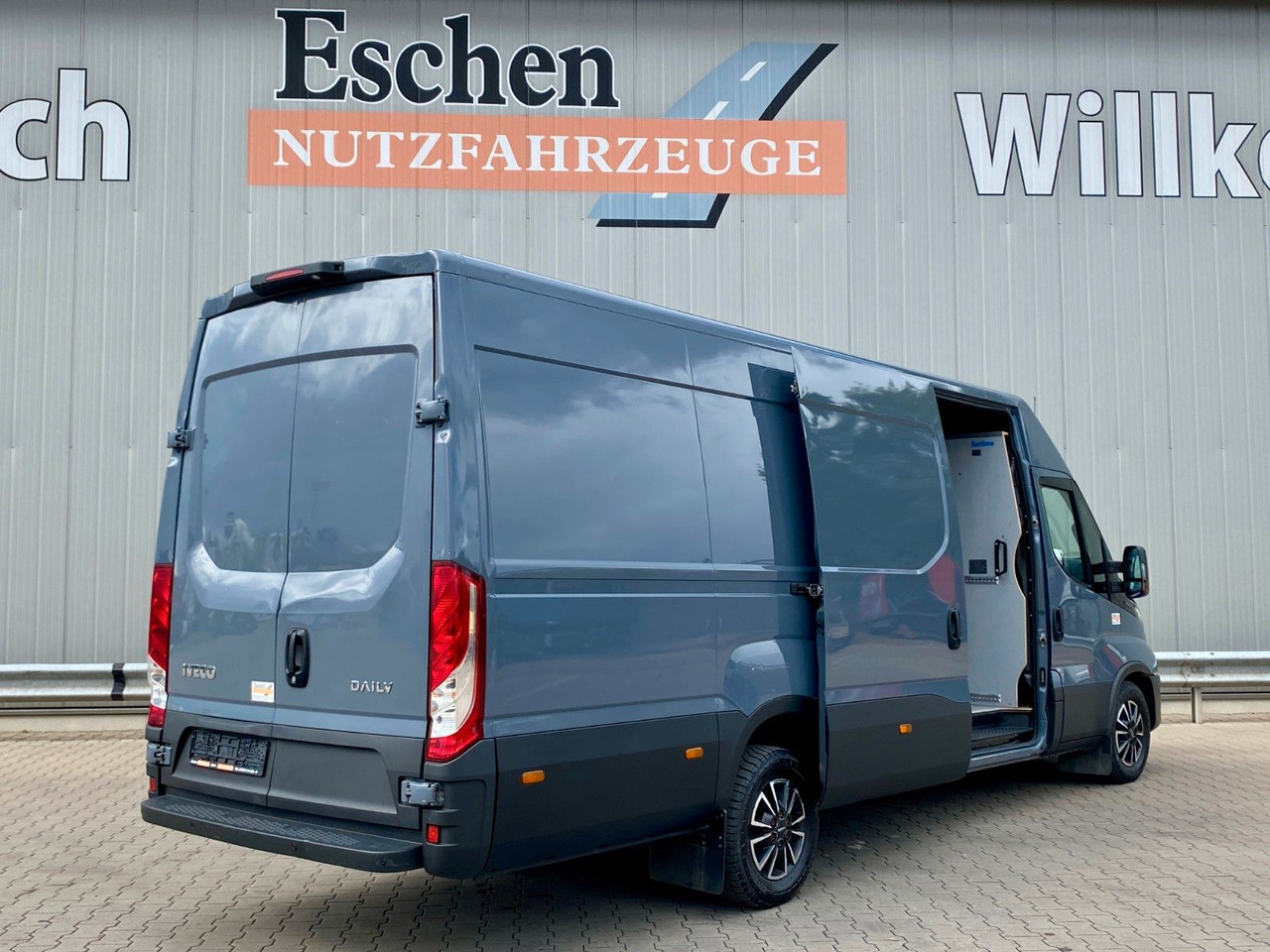 Iveco 35 S 16 Daily | Schiebetür*Kamera*Navi*AC*1.Hand - Furgón: foto 5 Iveco 35 S 16 Daily | Schiebetür*Kamera*Navi*AC*1.Hand - Furgón: foto 5