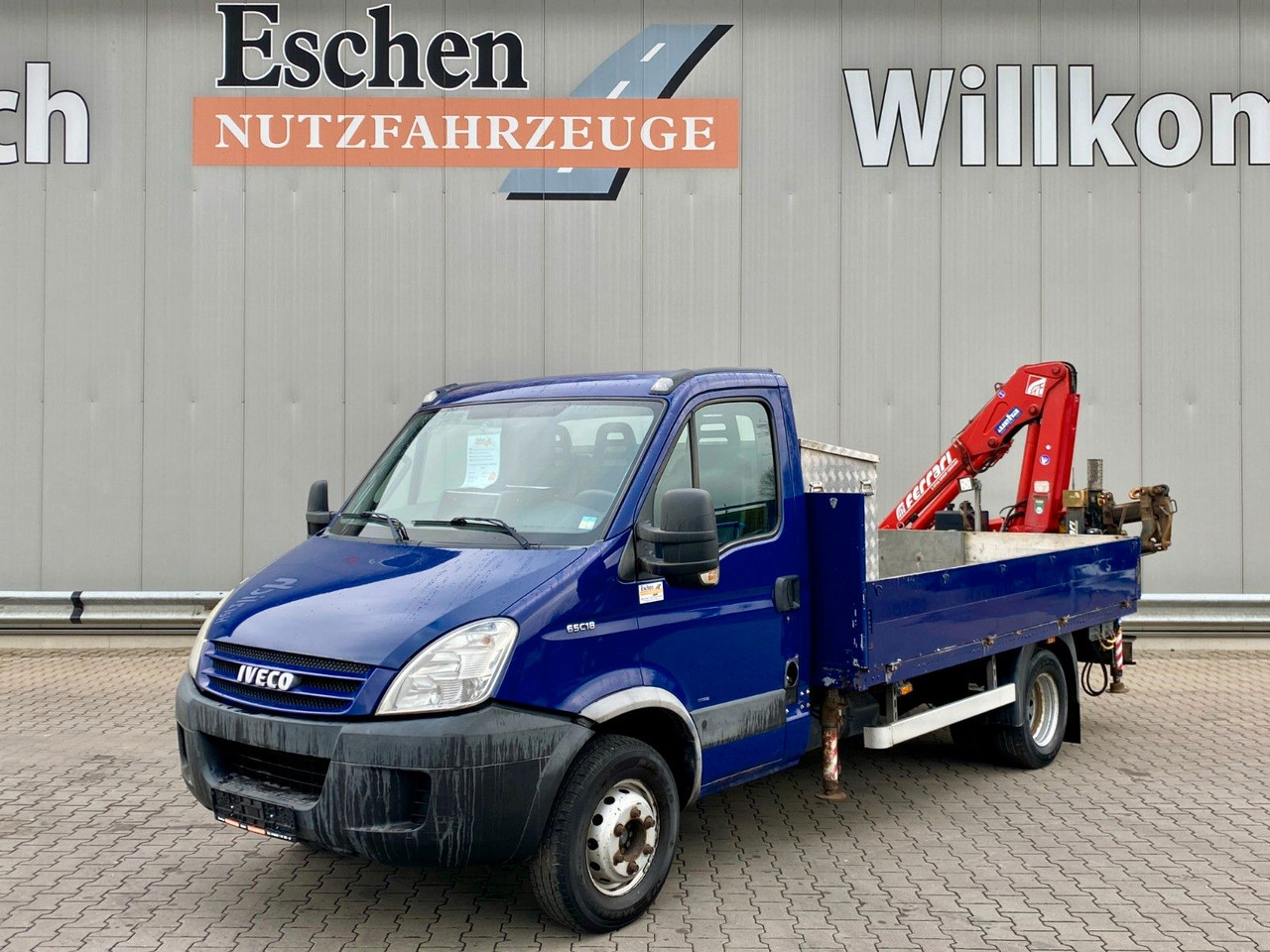 Iveco 65 C18 | Ferrari F541R A4 Kran*FUNK*3x Sitze*AHK Iveco 65 C18 | Ferrari F541R A4 Kran*FUNK*3x Sitze*AHK - Furgoneta caja abierta: foto 1 Iveco 65 C18 | Ferrari F541R A4 Kran*FUNK*3x Sitze*AHK Iveco 65 C18 | Ferrari F541R A4 Kran*FUNK*3x Sitze*AHK - Furgoneta caja abierta: foto 1
