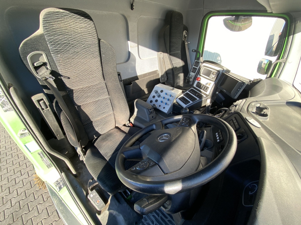 Mercedes-Benz 1323 LKO Atego - Barredora vial: foto 5 Mercedes-Benz 1323 LKO Atego - Barredora vial: foto 5