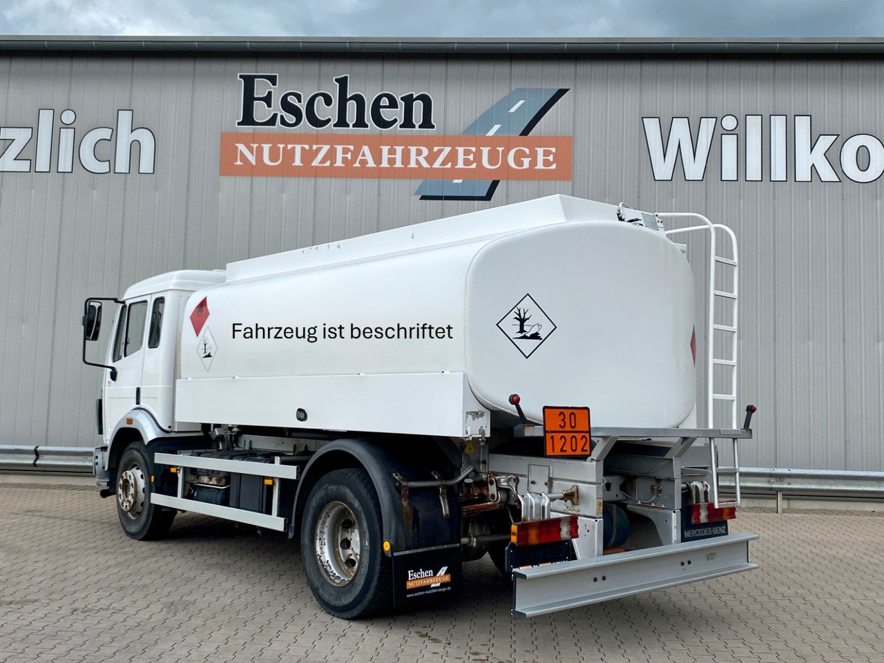 Mercedes-Benz 1820 SK | Speier A3*2x Kammern*13.700ltr*Navi - Camión cisterna: foto 3 Mercedes-Benz 1820 SK | Speier A3*2x Kammern*13.700ltr*Navi - Camión cisterna: foto 3