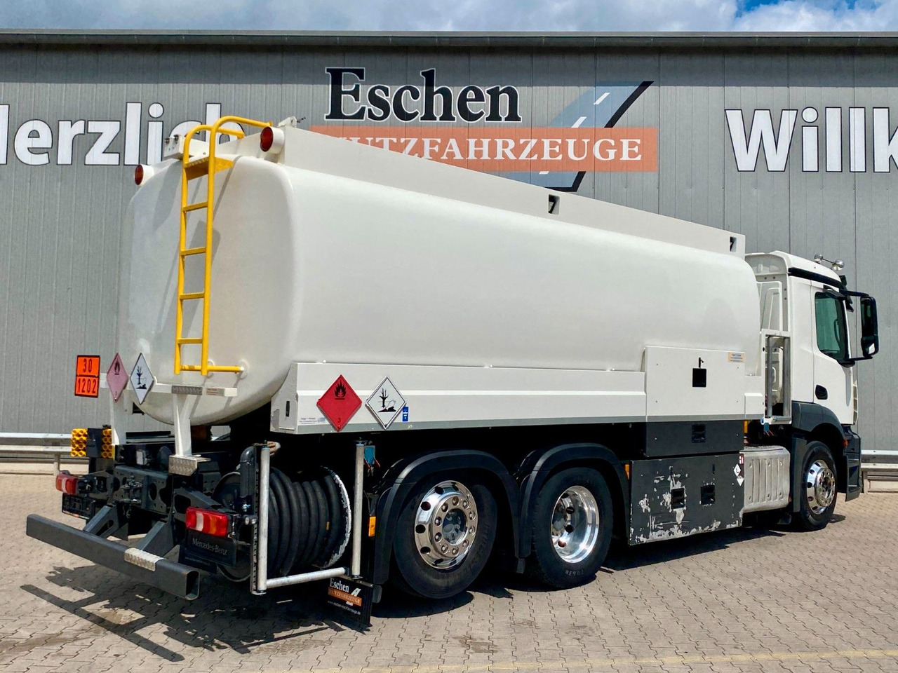Mercedes-Benz 2540 Antos | A3*3x Kammern/20.990ltr*Kamera*Navi - Camión cisterna: foto 5 Mercedes-Benz 2540 Antos | A3*3x Kammern/20.990ltr*Kamera*Navi - Camión cisterna: foto 5