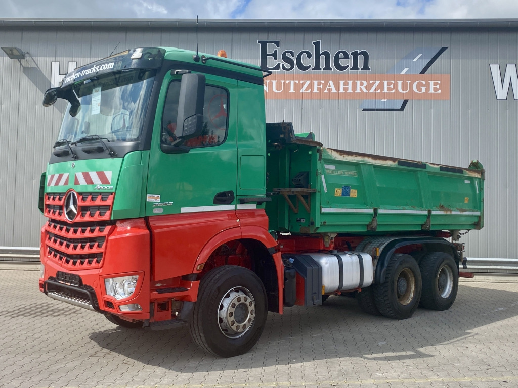 Mercedes-Benz 2652 K Arocs 6x4 - Camión volquete: foto 2 Mercedes-Benz 2652 K Arocs 6x4 - Camión volquete: foto 2