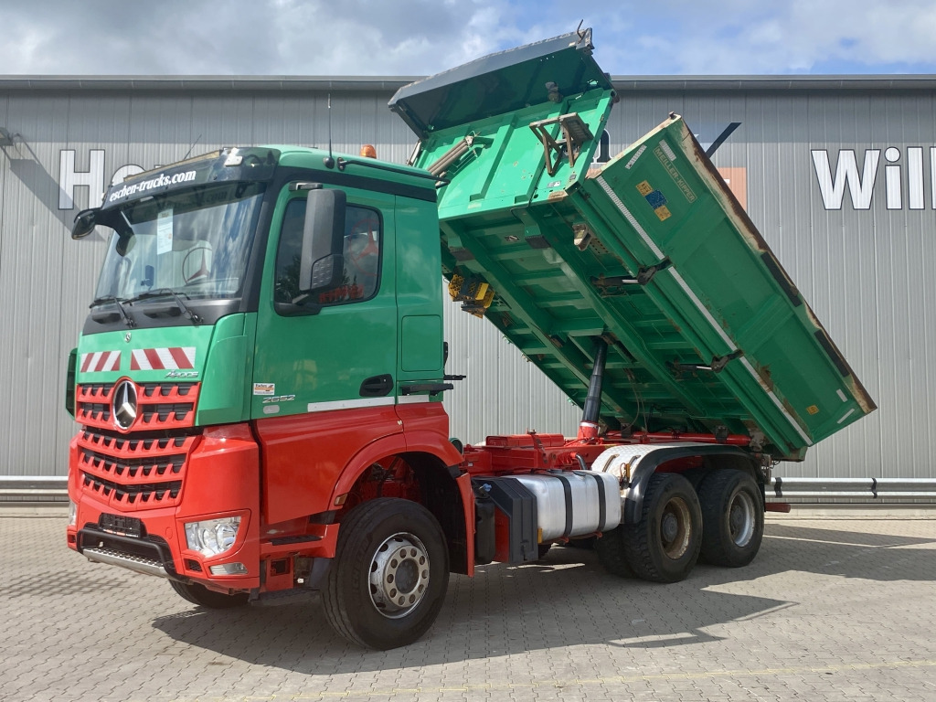 Mercedes-Benz 2652 K Arocs 6x4 - Camión volquete: foto 1 Mercedes-Benz 2652 K Arocs 6x4 - Camión volquete: foto 1