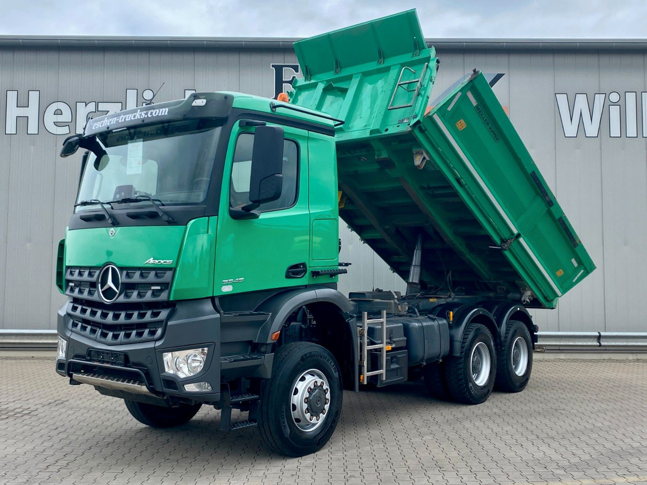 Mercedes-Benz Arocs 3345 6x6 | MEILLER*Bordmatik*Blatt*AHK+Oel - Camión volquete: foto 1 Mercedes-Benz Arocs 3345 6x6 | MEILLER*Bordmatik*Blatt*AHK+Oel - Camión volquete: foto 1