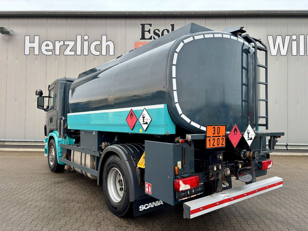 Scania G420 Esterer A3 | 2x Kammern*Oben/Unten*Retarder - Camión cisterna: foto 3 Scania G420 Esterer A3 | 2x Kammern*Oben/Unten*Retarder - Camión cisterna: foto 3