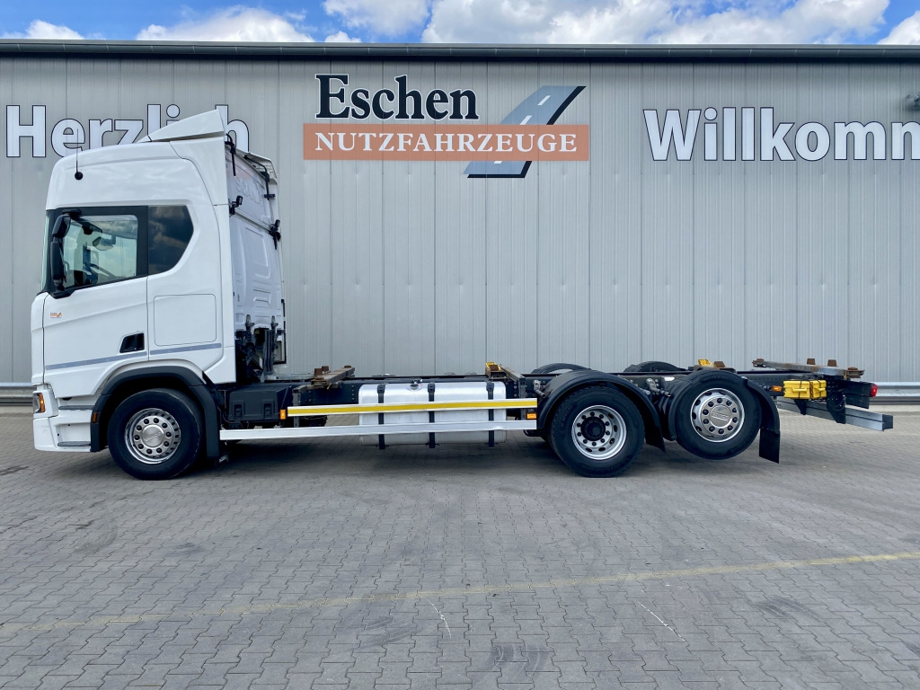 Scania R 450 B 6x2*4 NB - Camión portacontenedore/ Intercambiable: foto 2 Scania R 450 B 6x2*4 NB - Camión portacontenedore/ Intercambiable: foto 2