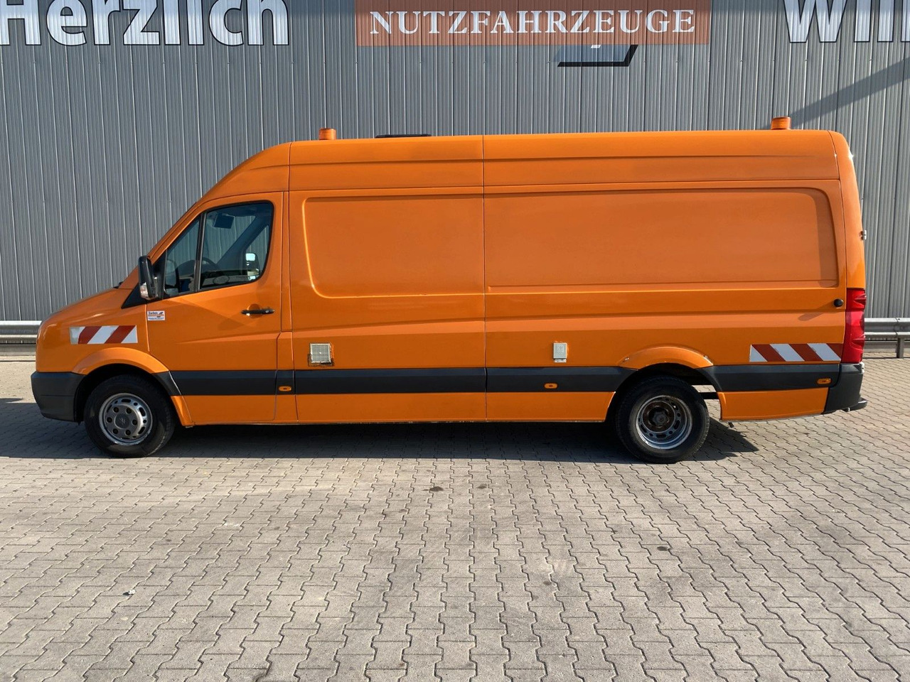 Volkswagen Crafter Kamerawagen |PC-Setup*Standklima*RFK*AHK - Furgoneta de pasajeros: foto 2 Volkswagen Crafter Kamerawagen |PC-Setup*Standklima*RFK*AHK - Furgoneta de pasajeros: foto 2
