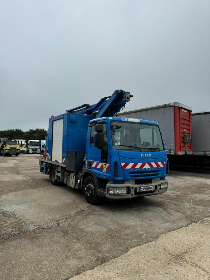 Iveco Eurocargo 100E18 - Camión con plataforma elevadora: foto 3 Iveco Eurocargo 100E18 - Camión con plataforma elevadora: foto 3